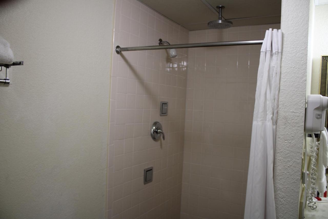 The Oasis Hotel & Bar Sheboygan Falls ภายนอก รูปภาพ