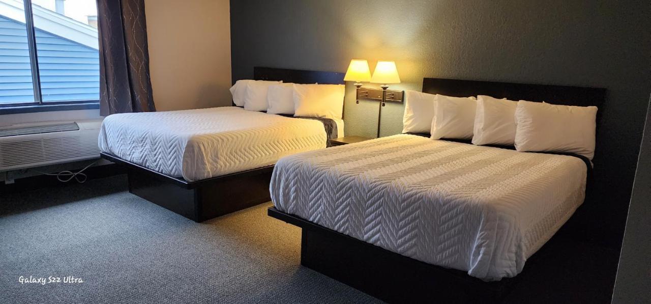 The Oasis Hotel & Bar Sheboygan Falls ภายนอก รูปภาพ