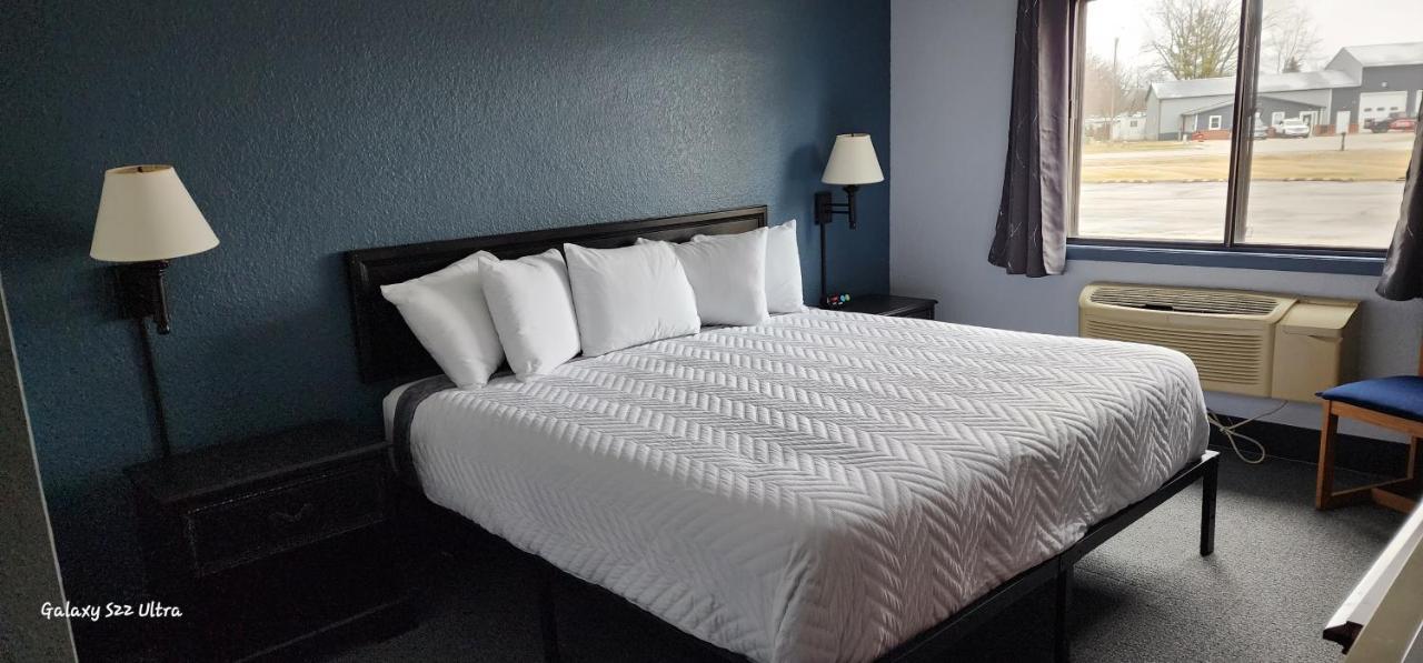 The Oasis Hotel & Bar Sheboygan Falls ภายนอก รูปภาพ